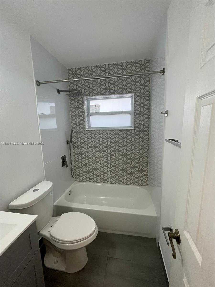 Small Image of 1571 NORTH EAST 176TH ST, North Miami Beach Number 7