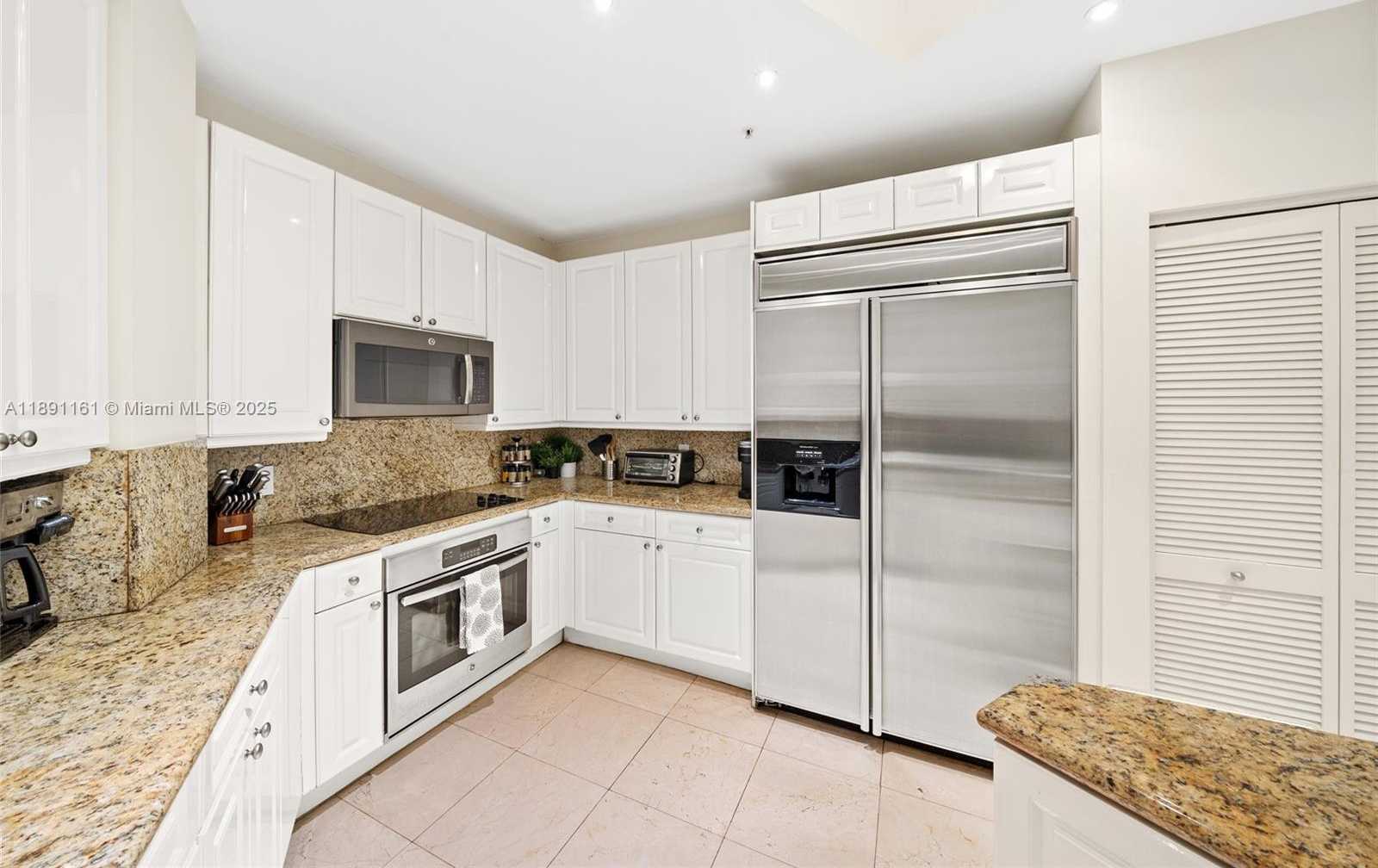 Small Image of 848 BRICKELL KEY DR #201, Miami Number 10