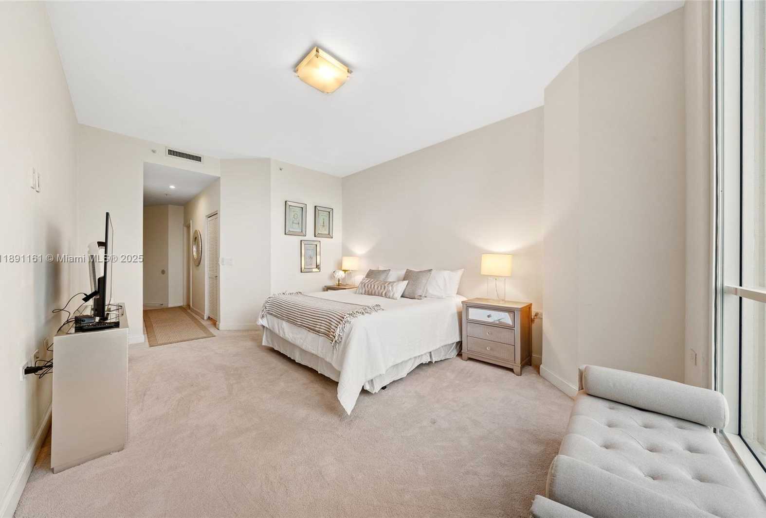 Small Image of 848 BRICKELL KEY DR #201, Miami Number 12