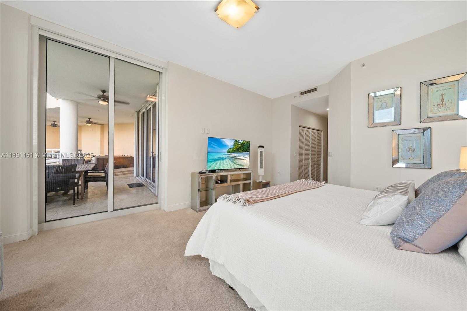 Small Image of 848 BRICKELL KEY DR #201, Miami Number 13