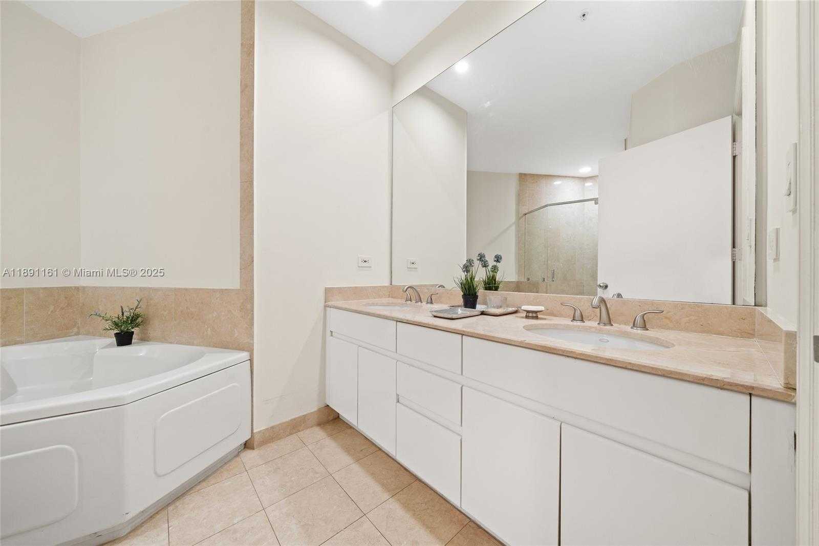 Small Image of 848 BRICKELL KEY DR #201, Miami Number 14