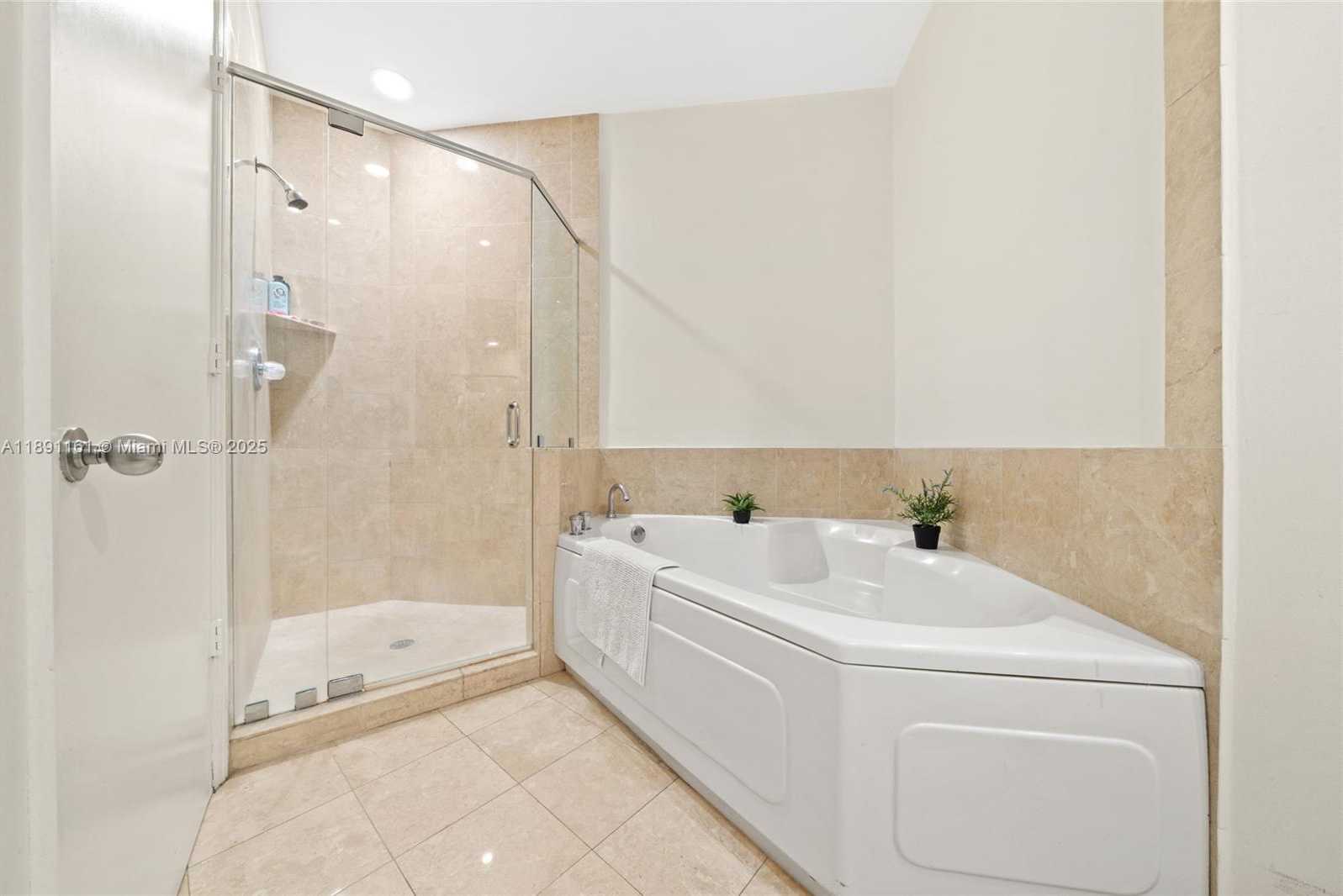 Small Image of 848 BRICKELL KEY DR #201, Miami Number 15