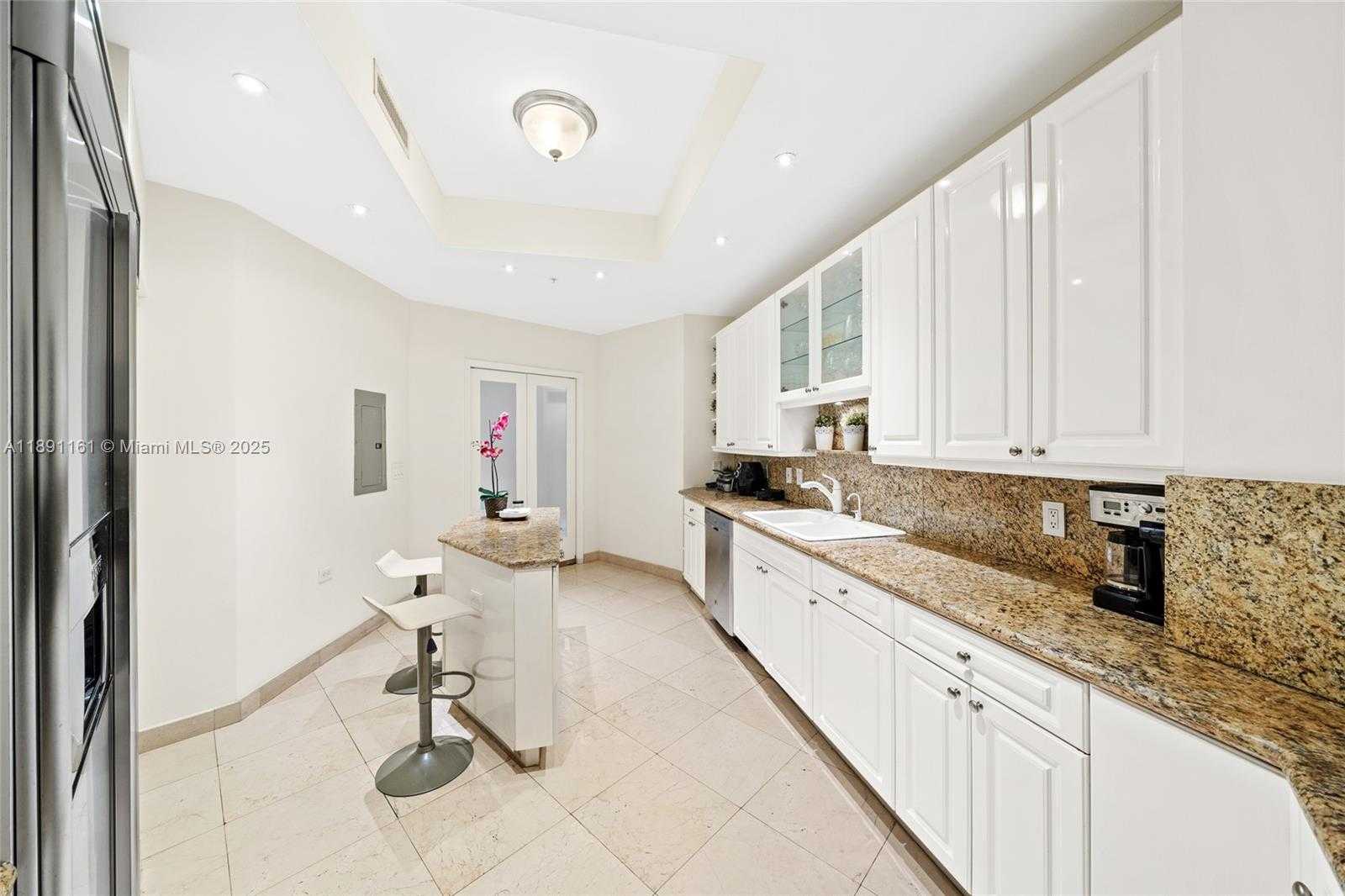 Small Image of 848 BRICKELL KEY DR #201, Miami Number 9