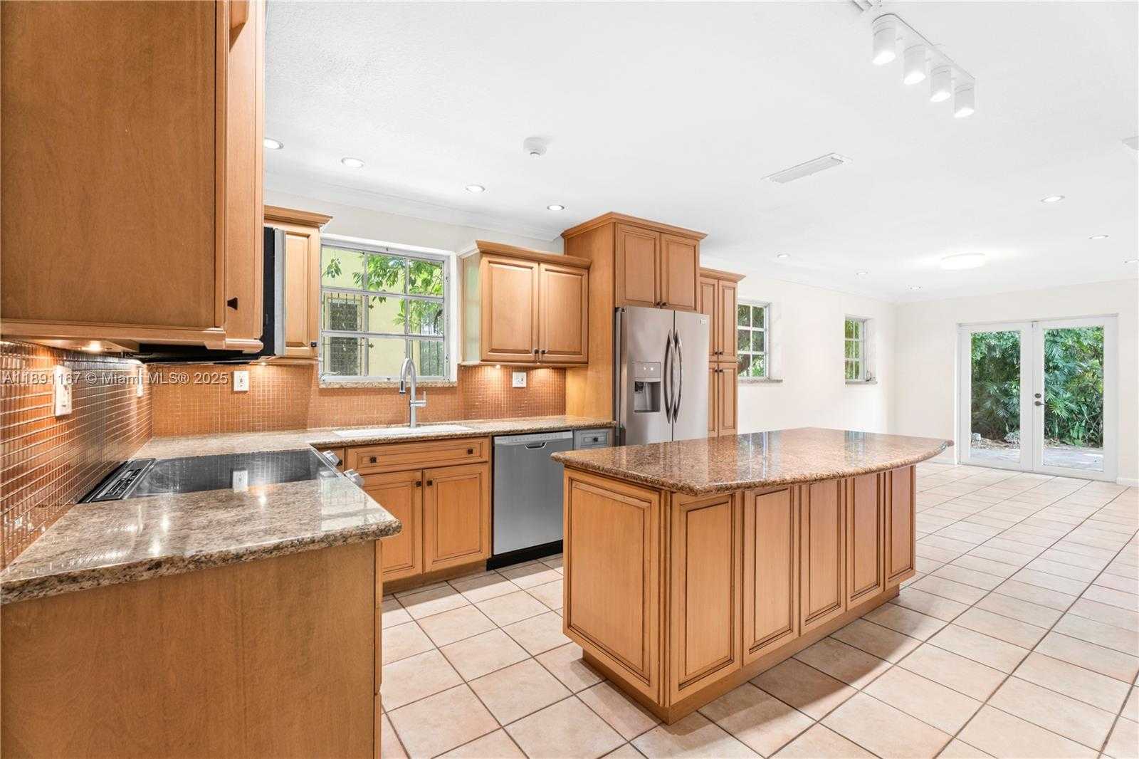 Small Image of 5520 SAN VICENTE ST, Coral Gables Number 5