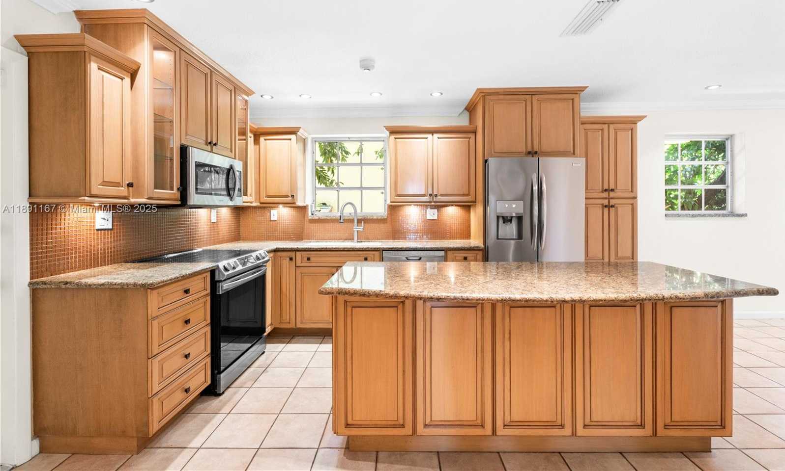 Small Image of 5520 SAN VICENTE ST, Coral Gables Number 6
