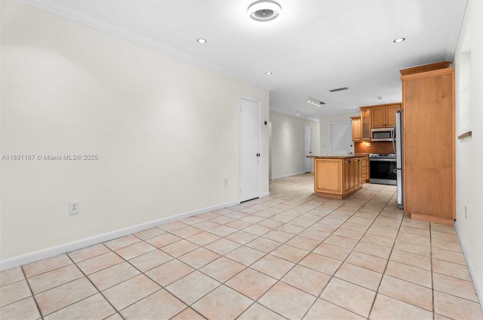 Small Image of 5520 SAN VICENTE ST, Coral Gables Number 7