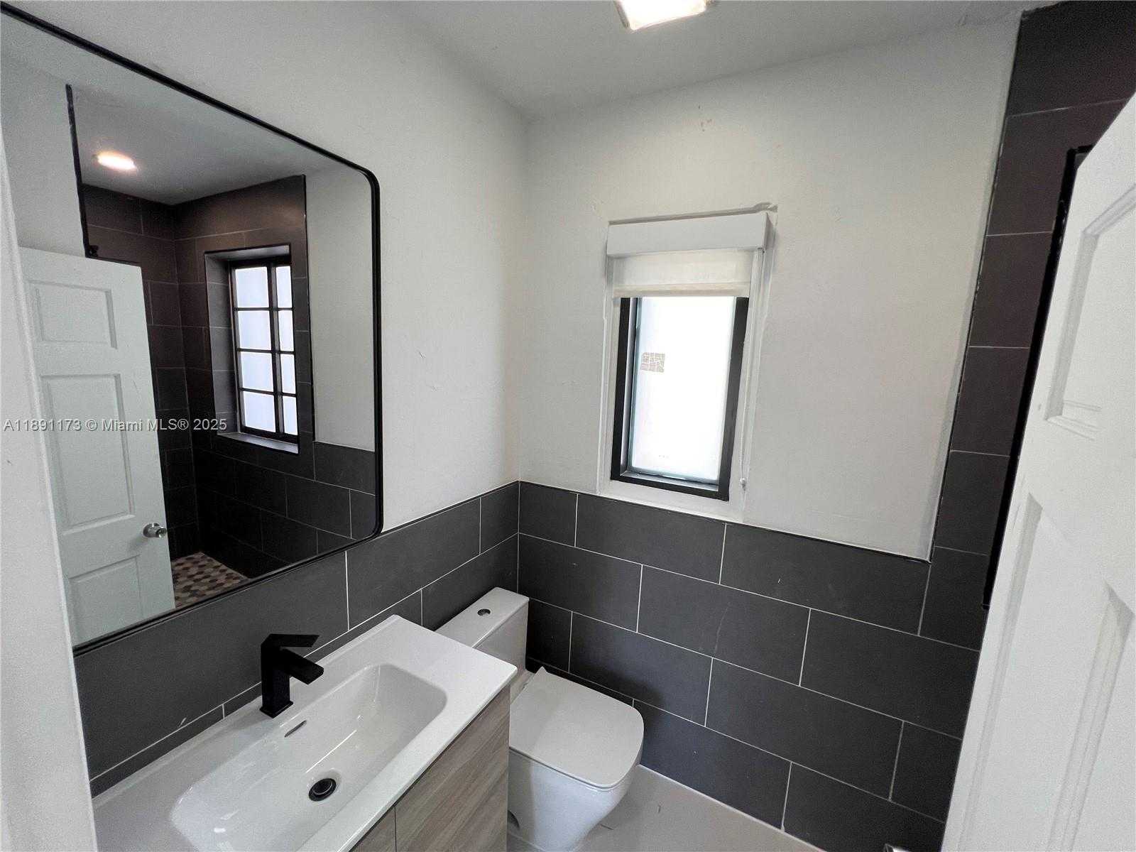 Small Image of 733 MICHIGAN AVE #9, Miami Beach Number 16