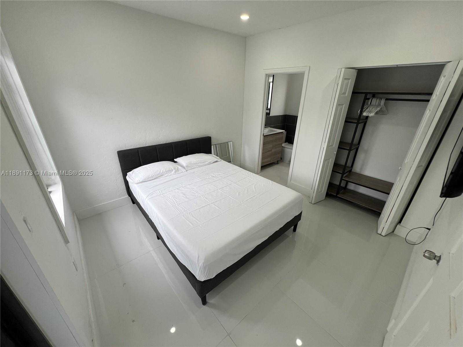 Small Image of 733 MICHIGAN AVE #9, Miami Beach Number 4