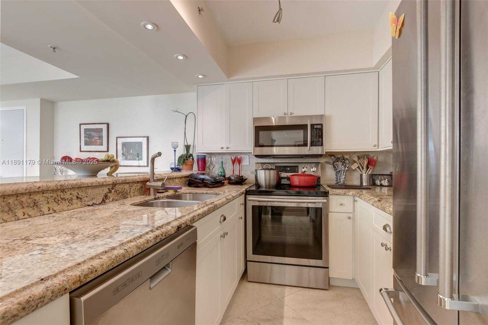 Small Image of 650 WEST AVE #1407, Miami Beach Number 7