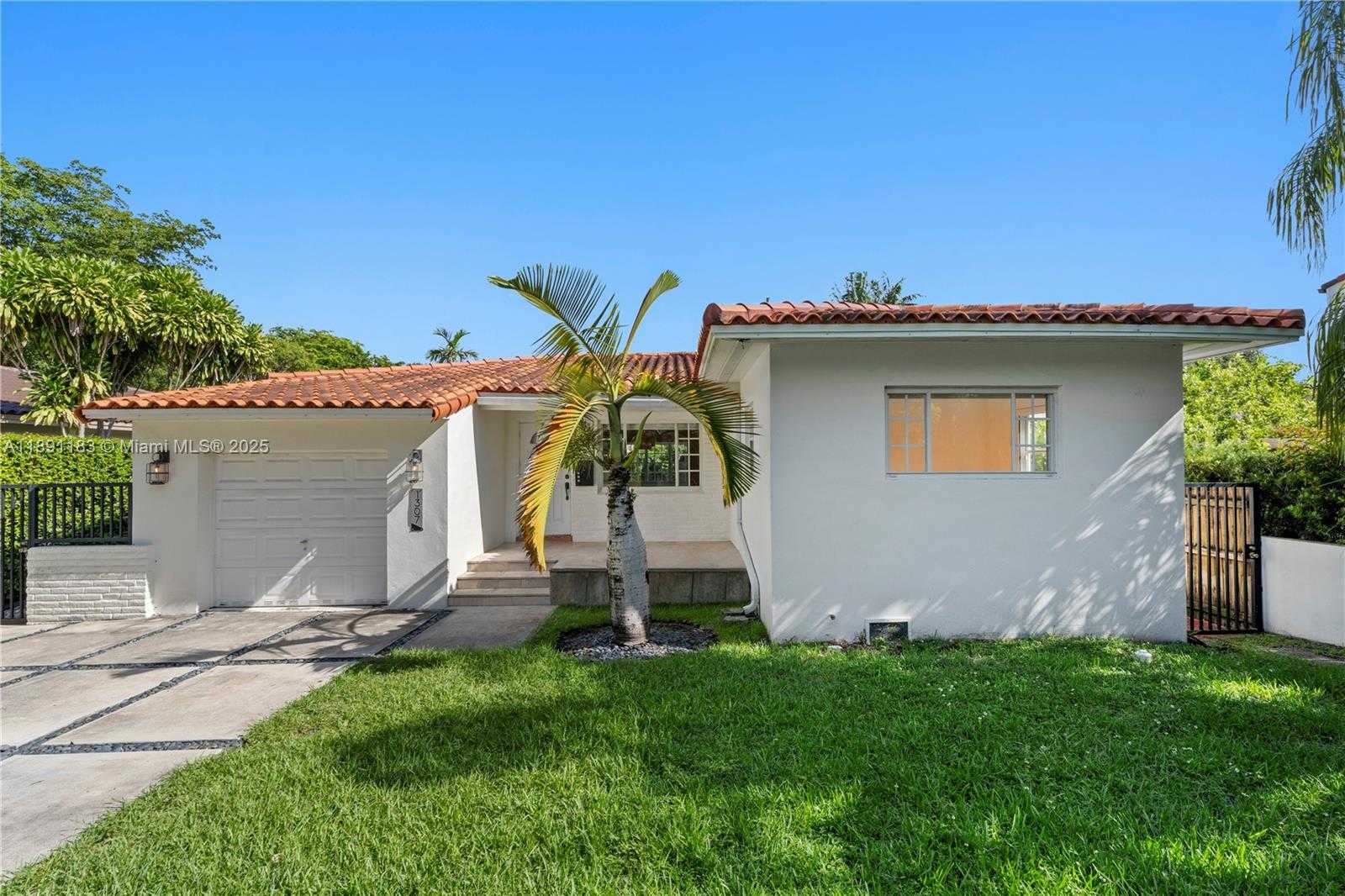 Small Image of 1307 VALENCIA AVE, Coral Gables Number 2