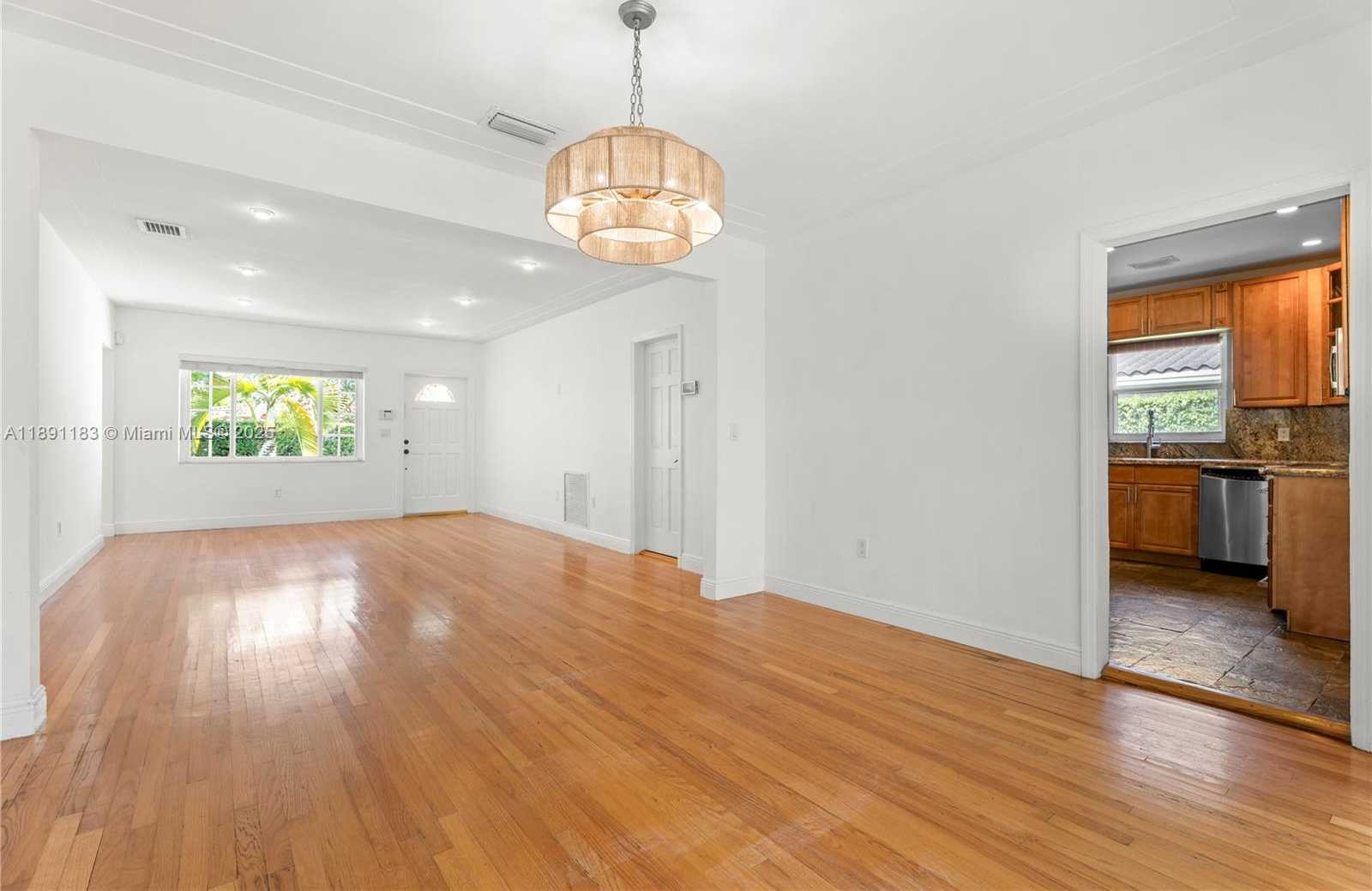 Small Image of 1307 VALENCIA AVE, Coral Gables Number 4