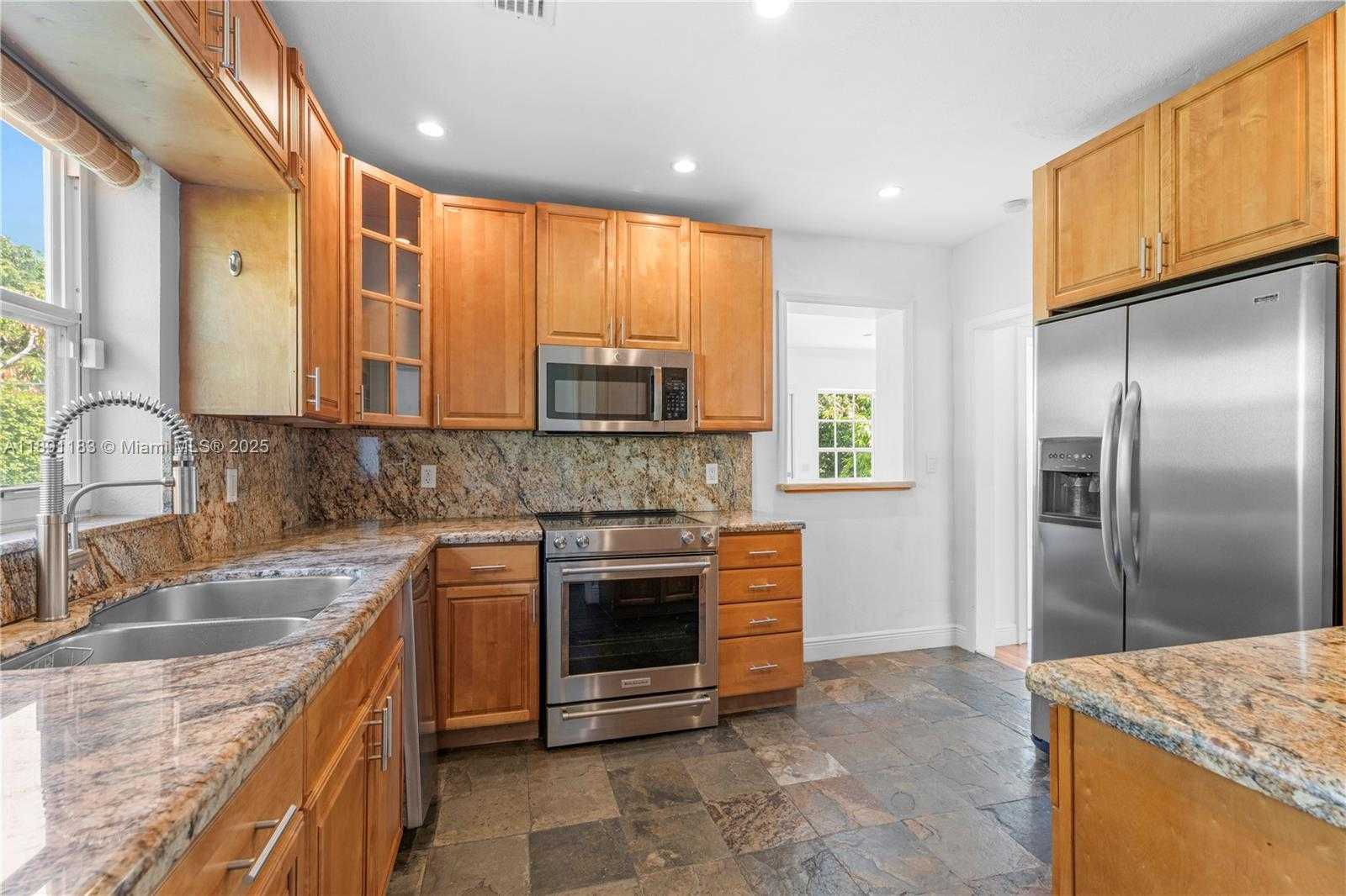 Small Image of 1307 VALENCIA AVE, Coral Gables Number 7