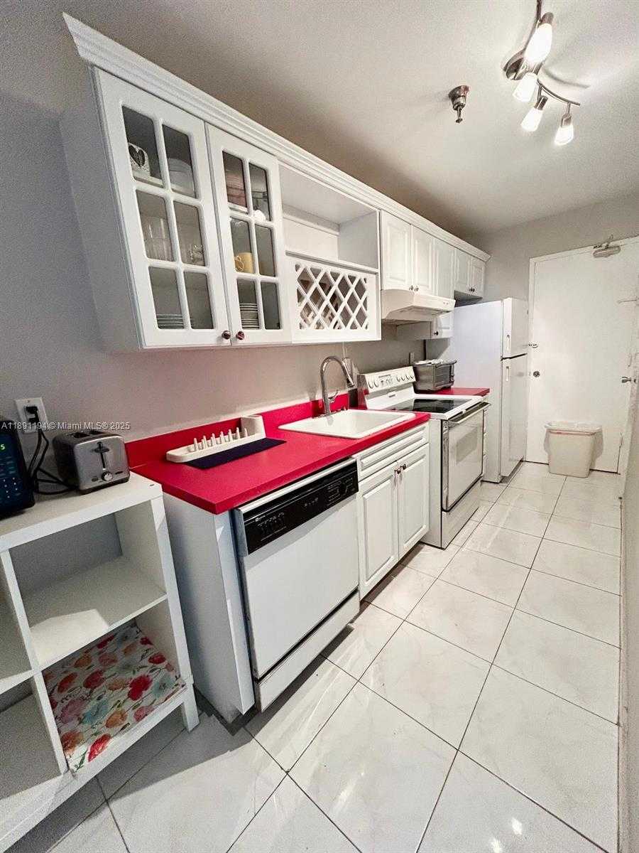 Small Image of 100 LINCOLN RD #1616, Miami Beach Number 4