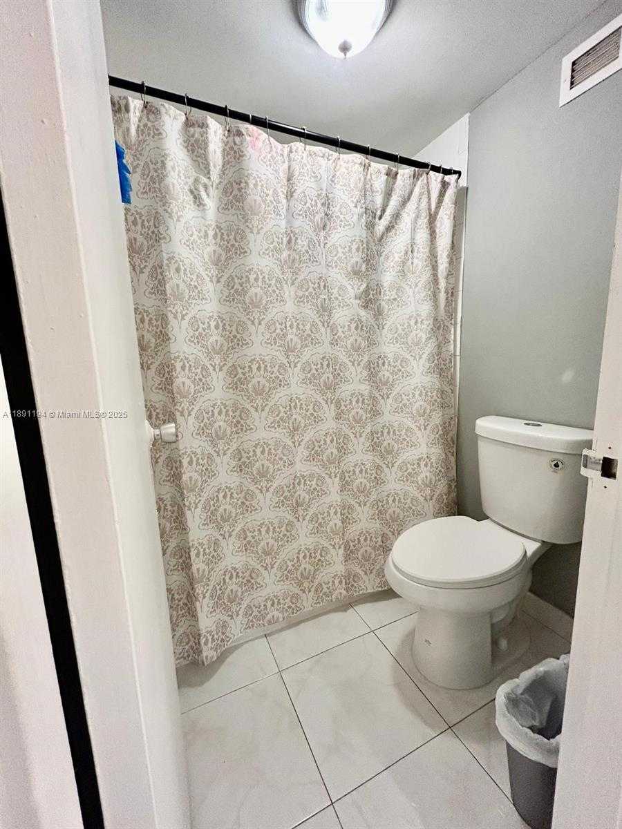 Small Image of 100 LINCOLN RD #1616, Miami Beach Number 5