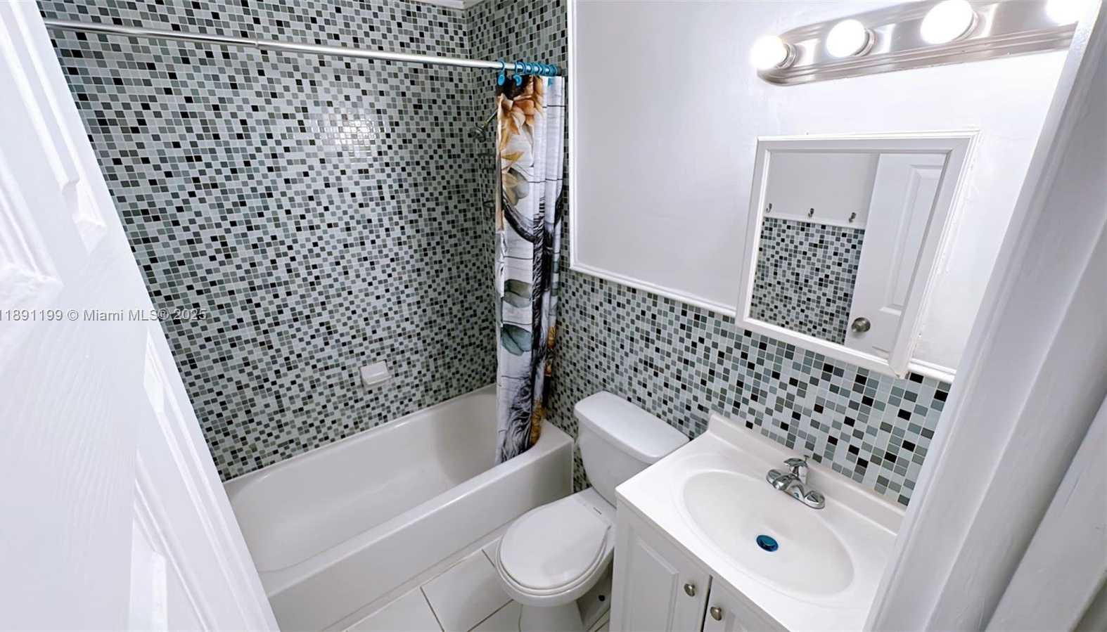 Small Image of 842 MERIDIAN AVE #2C, Miami Beach Number 7
