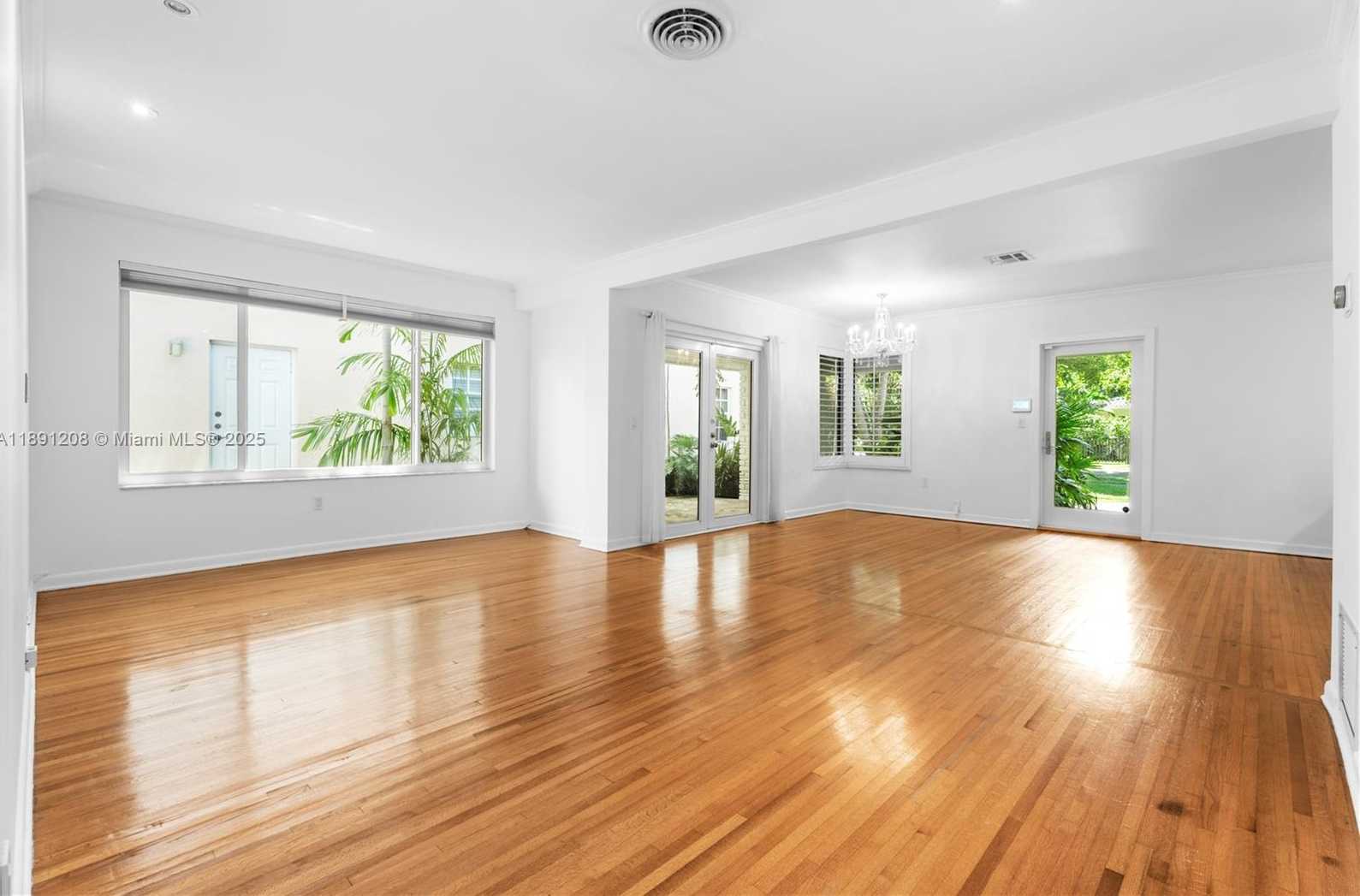 Small Image of 605 ALTARA AVE, Coral Gables Number 10