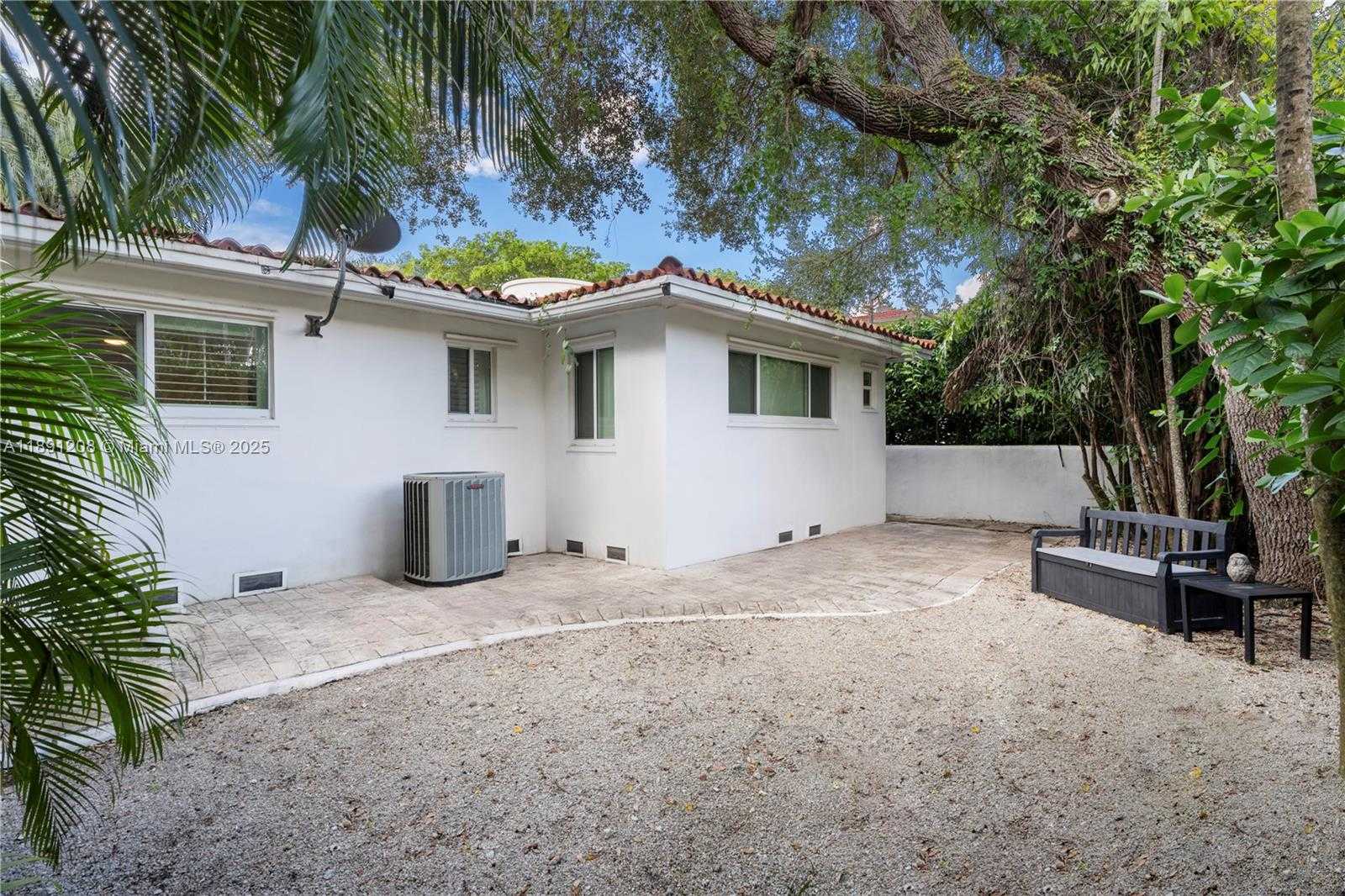 Small Image of 605 ALTARA AVE, Coral Gables Number 17