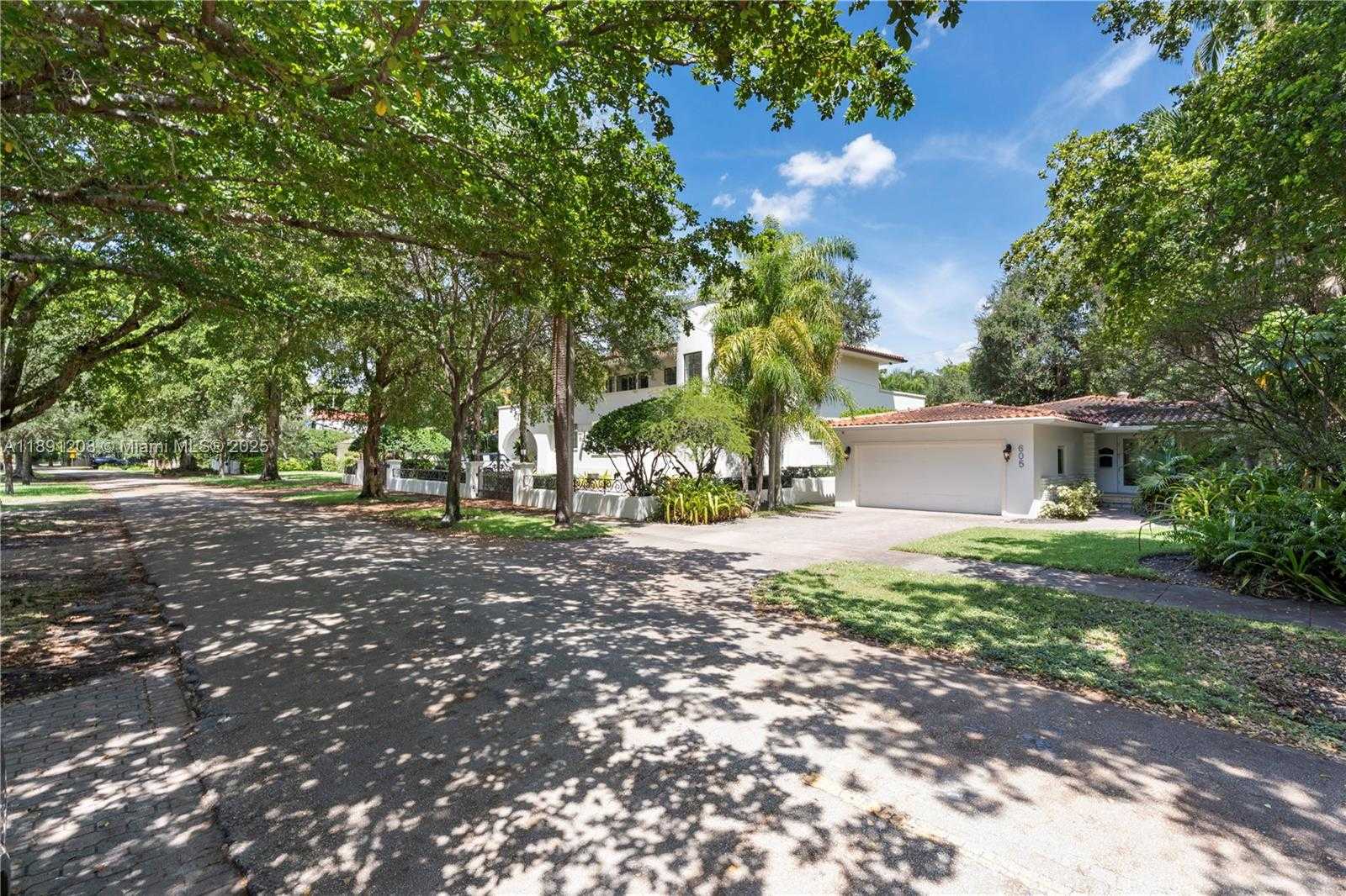 Small Image of 605 ALTARA AVE, Coral Gables Number 5
