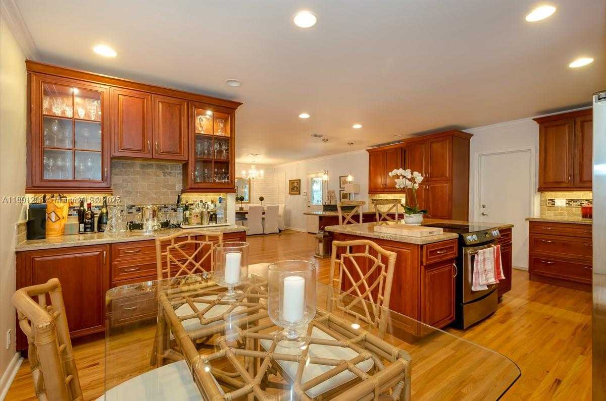 Small Image of 605 ALTARA AVE, Coral Gables Number 6