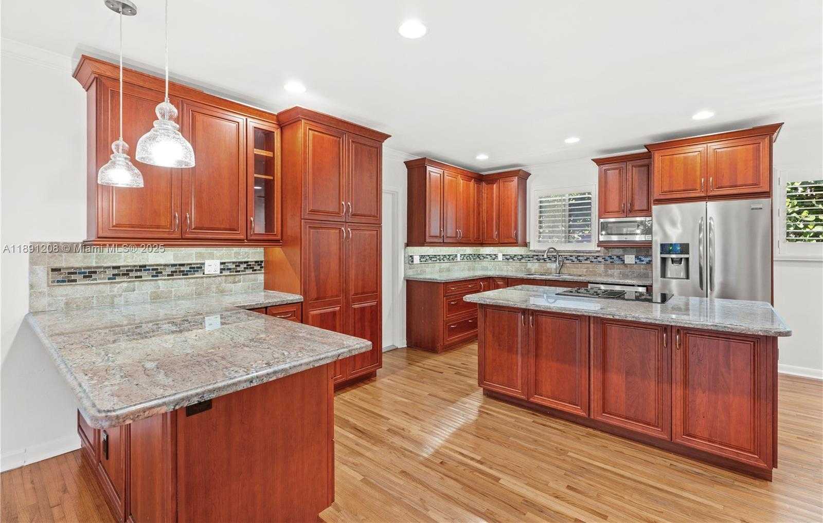 Small Image of 605 ALTARA AVE, Coral Gables Number 9