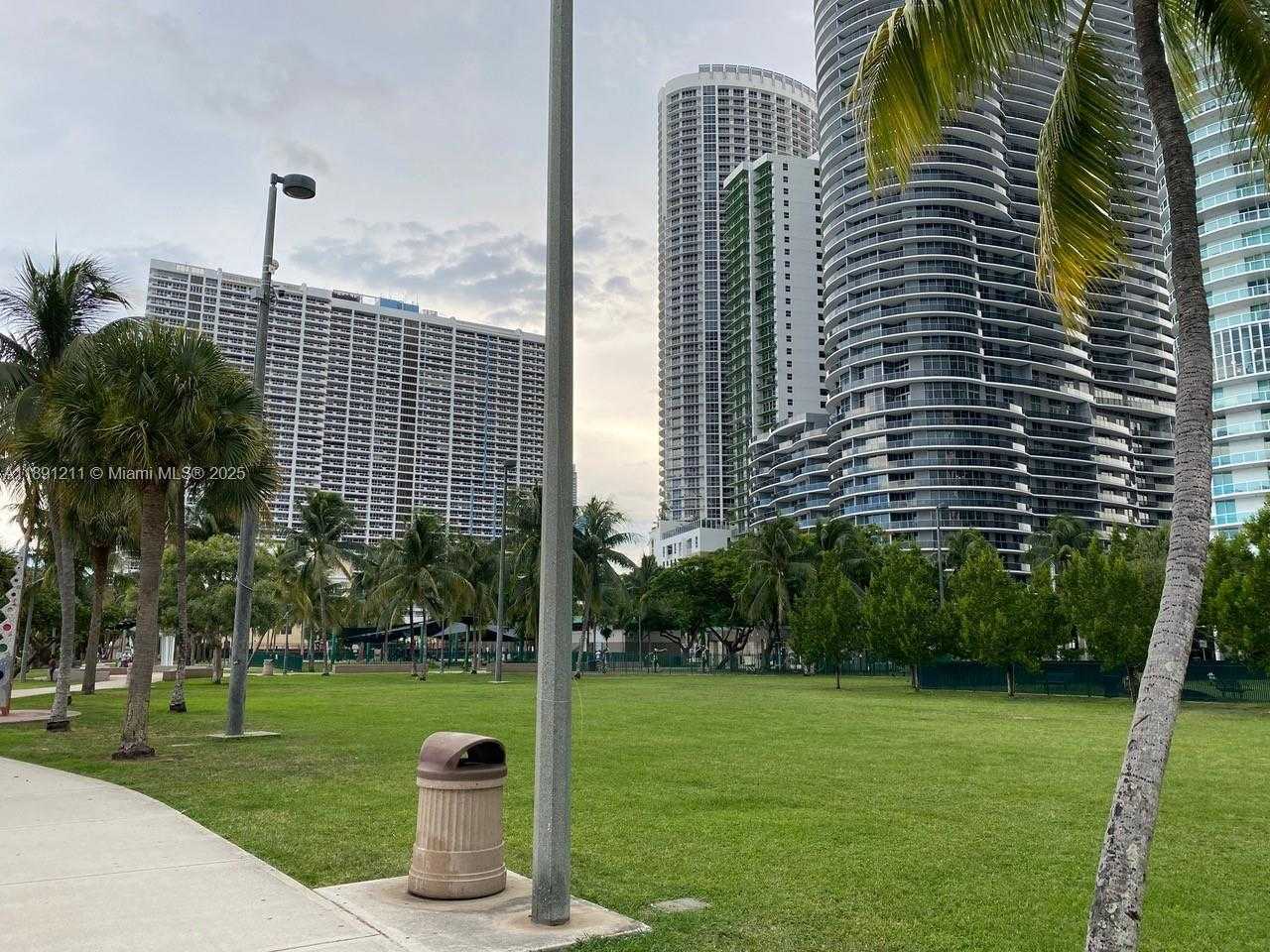 Small Image of 1750 N BAYSHORE DR #4003, Miami Number 11