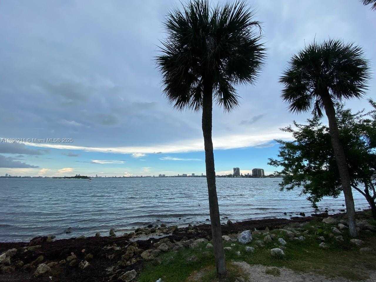 Small Image of 1750 N BAYSHORE DR #4003, Miami Number 13
