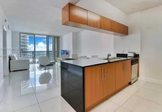 Small Image of 1750 N BAYSHORE DR #4003, Miami Number 3