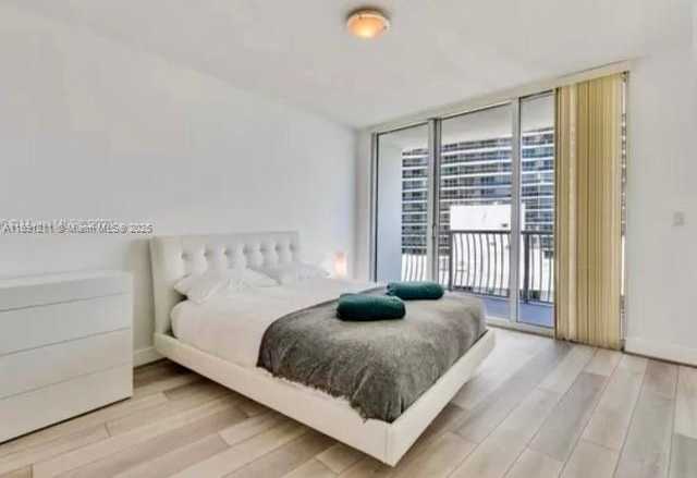 Small Image of 1750 N BAYSHORE DR #4003, Miami Number 6
