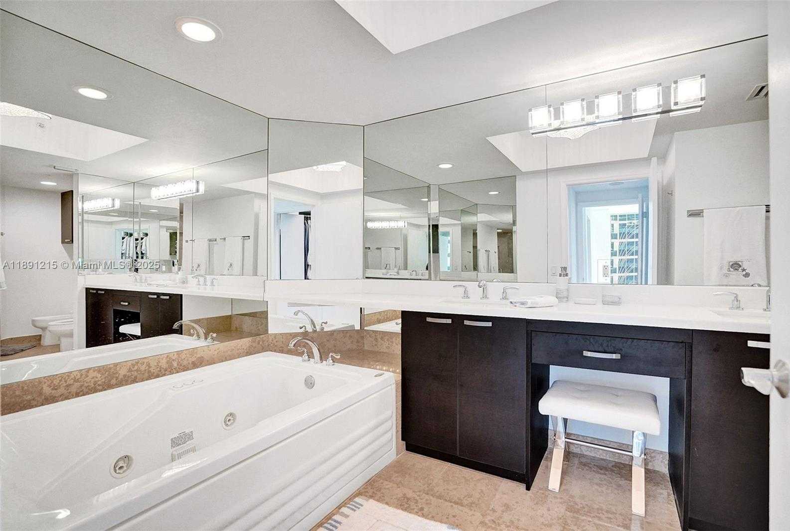 Small Image of 4779 COLLINS AVE #3705, Miami Beach Number 20