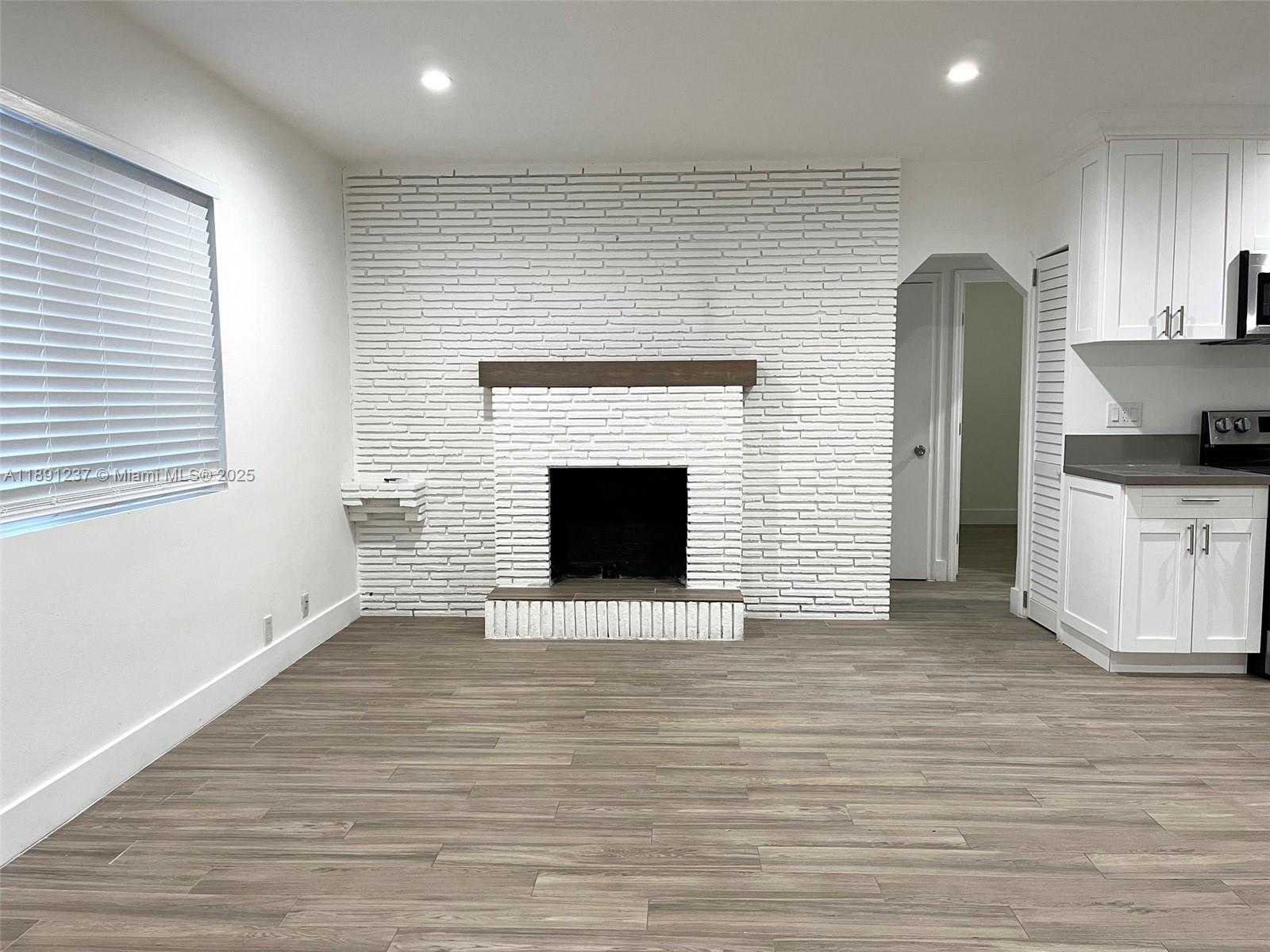 Small Image of 1818 SHERMAN ST #1, Hollywood Number 2