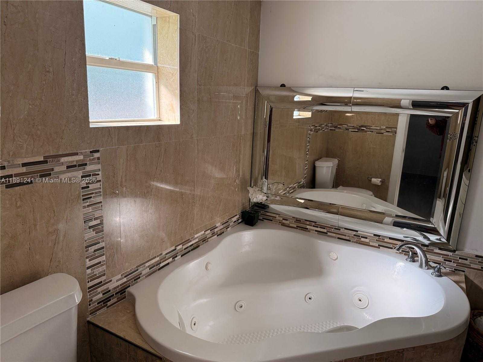 Small Image of 16030 MIAMI DR, North Miami Beach Number 11