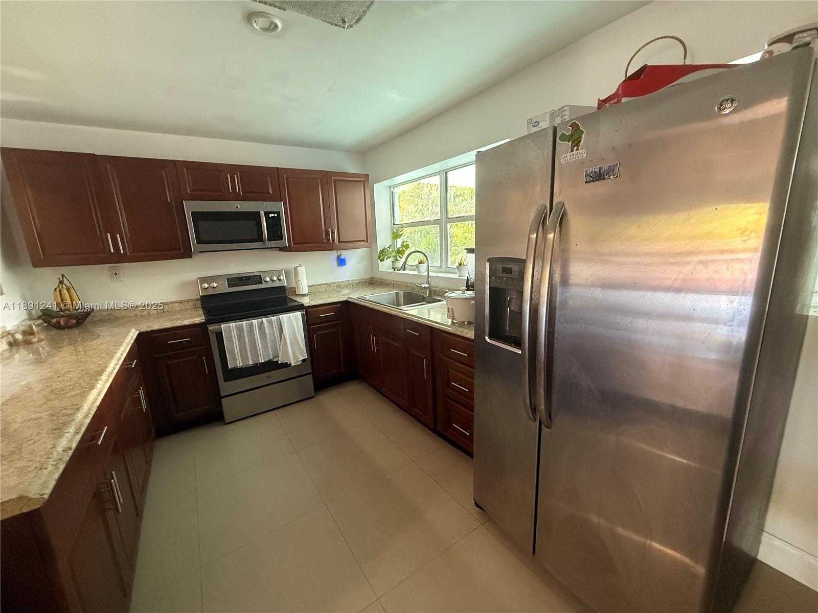 Small Image of 16030 MIAMI DR, North Miami Beach Number 13