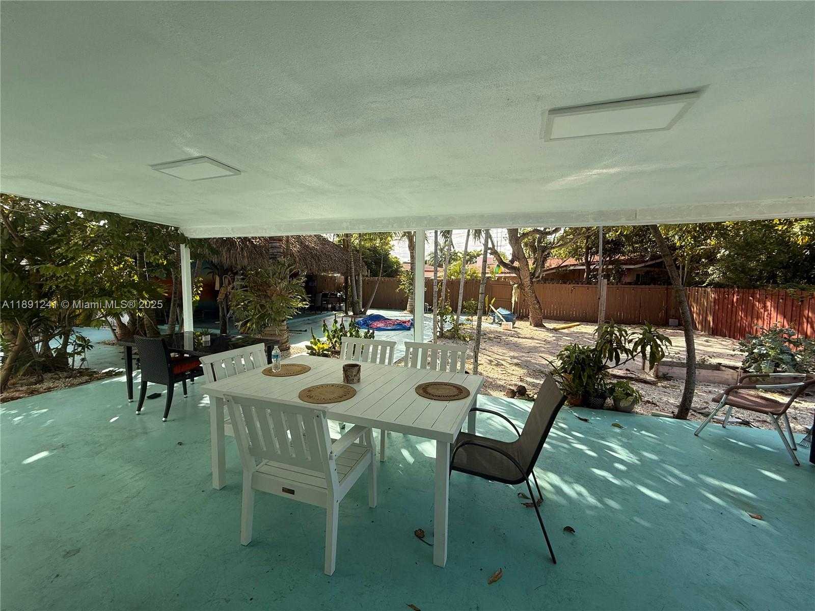 Small Image of 16030 MIAMI DR, North Miami Beach Number 14