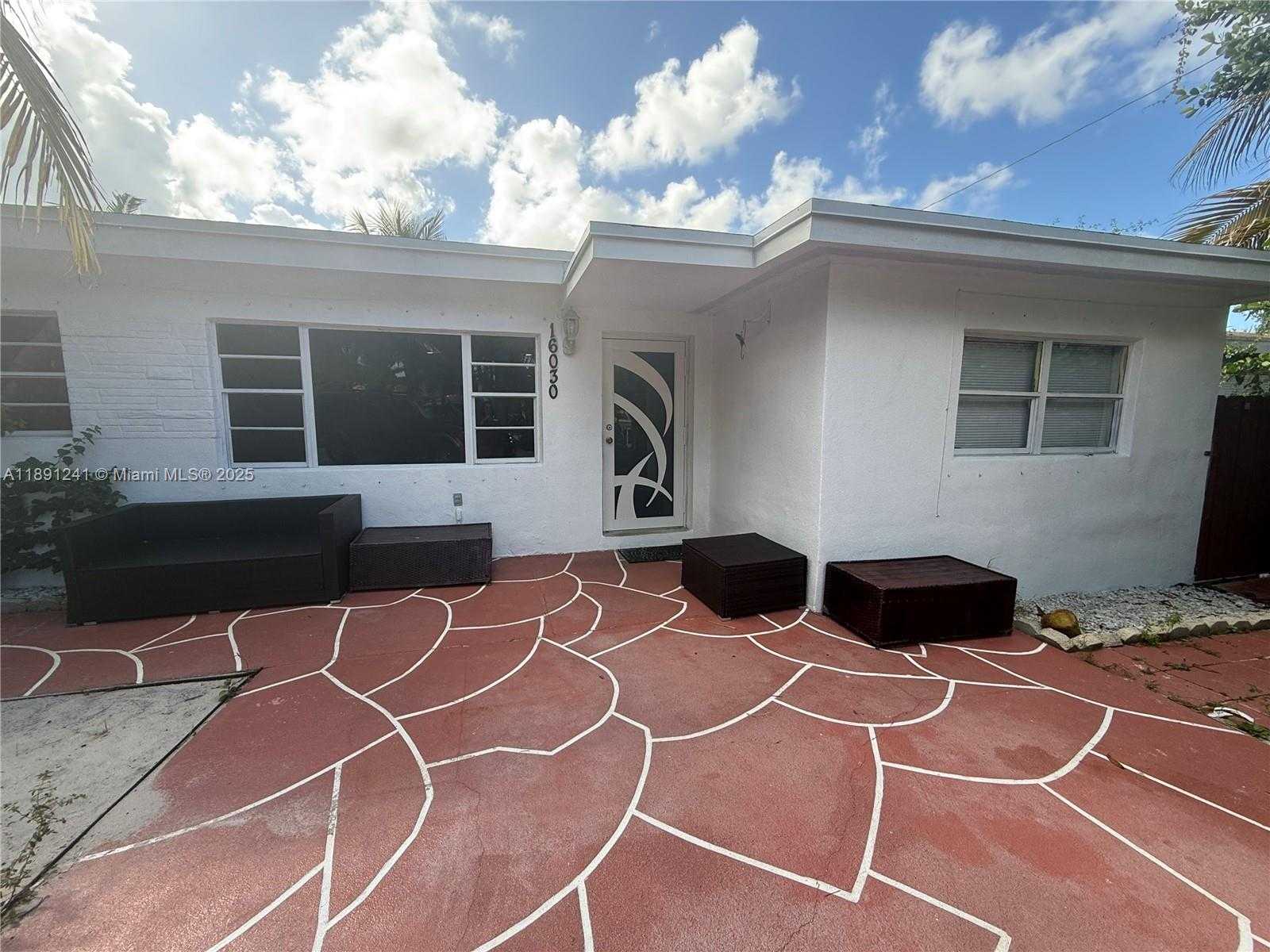 Small Image of 16030 MIAMI DR, North Miami Beach Number 2