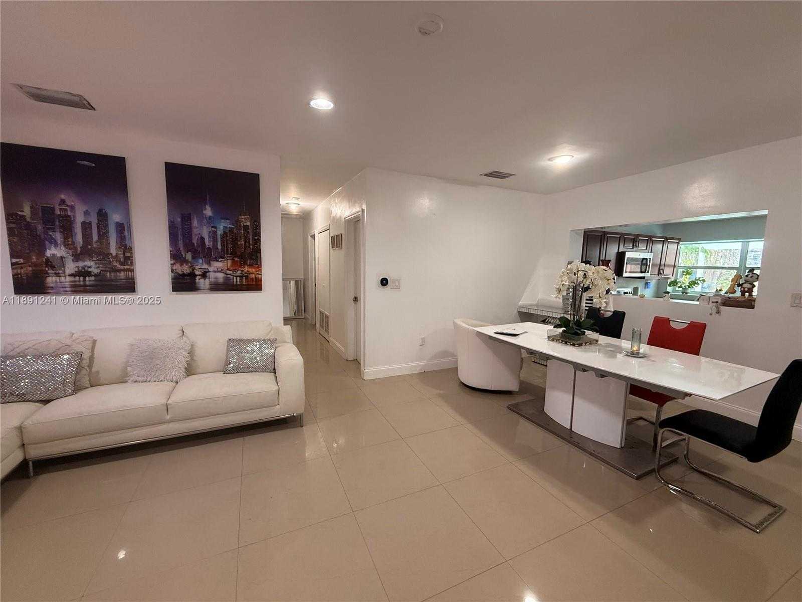Small Image of 16030 MIAMI DR, North Miami Beach Number 5