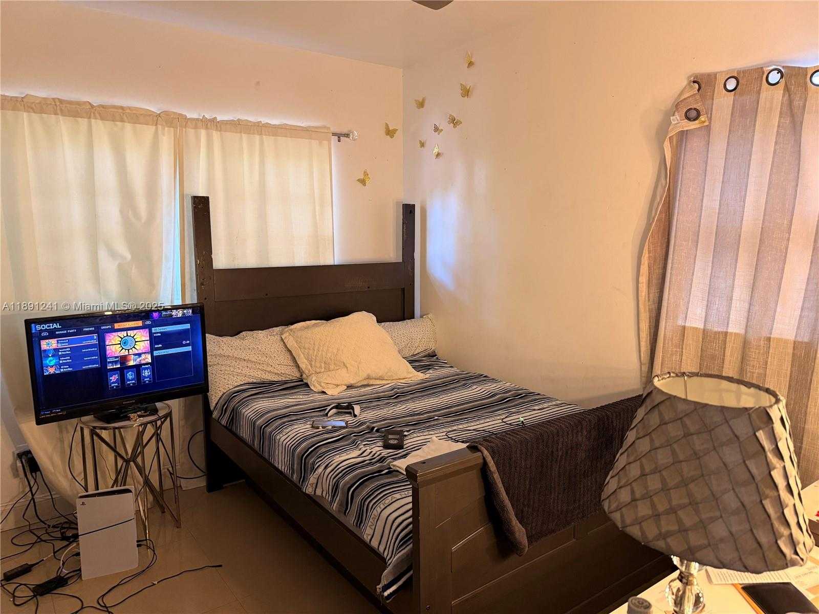 Small Image of 16030 MIAMI DR, North Miami Beach Number 8