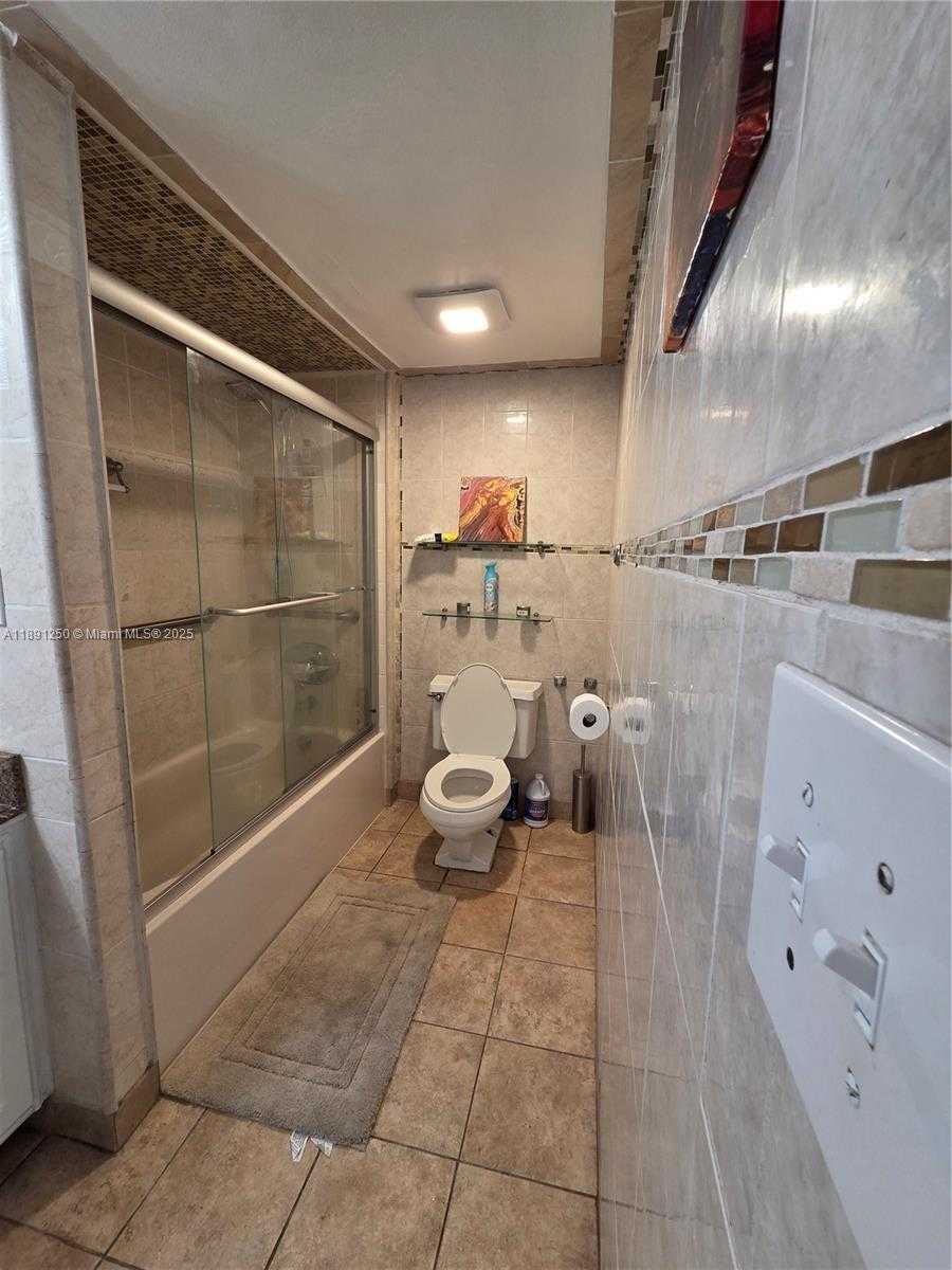 Small Image of 210 174TH ST #L18, Sunny Isles Beach Number 13