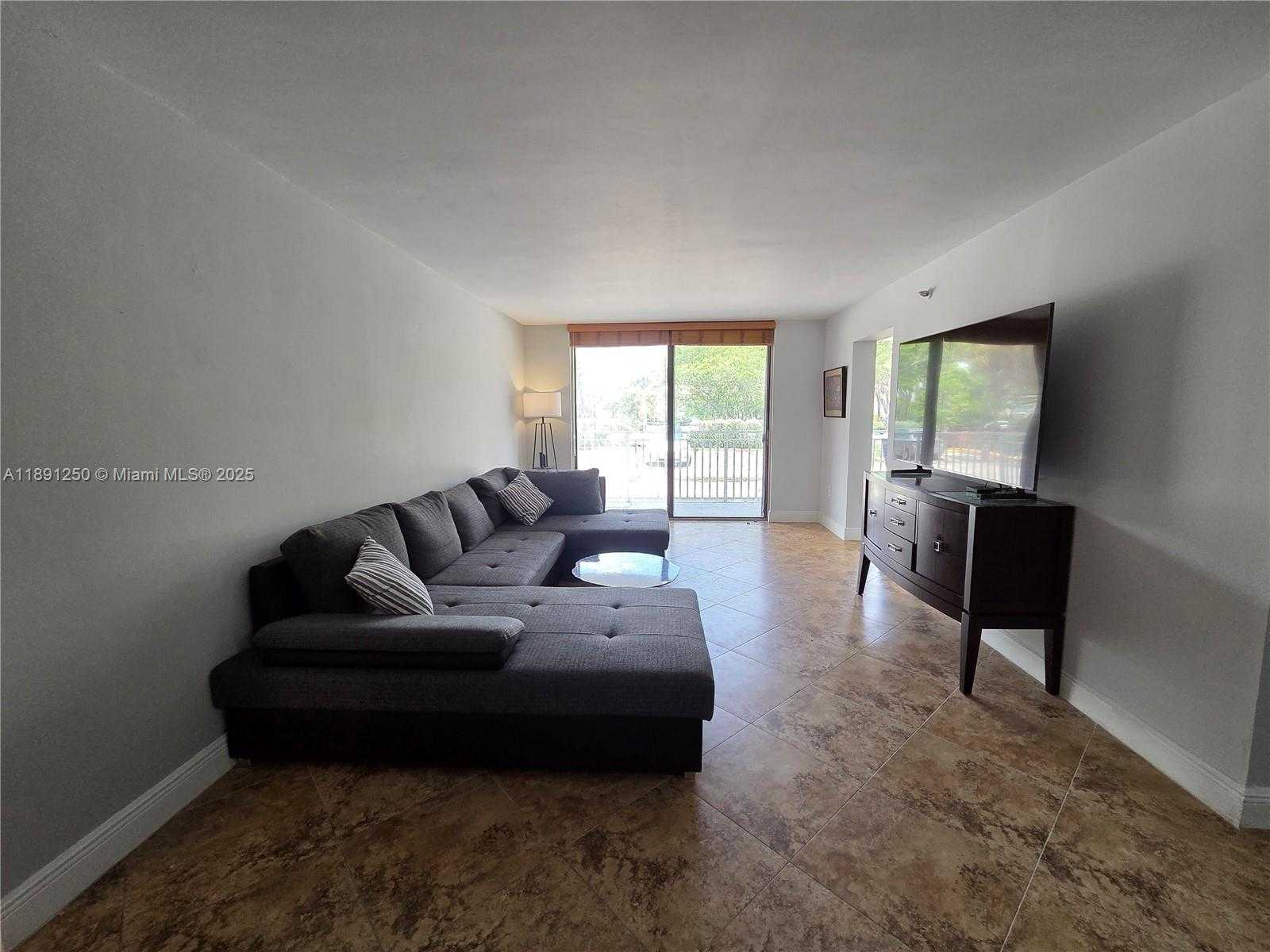 Small Image of 210 174TH ST #L18, Sunny Isles Beach Number 3