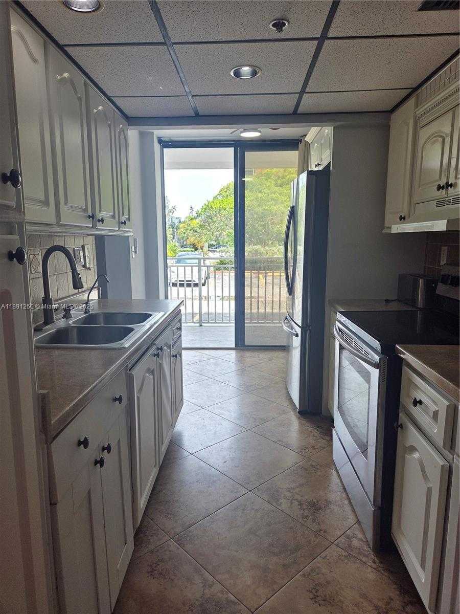 Small Image of 210 174TH ST #L18, Sunny Isles Beach Number 4