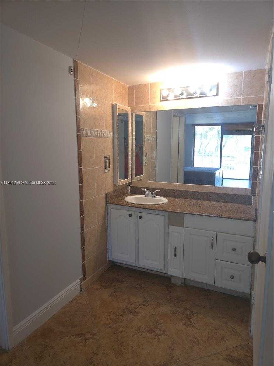Small Image of 210 174TH ST #L18, Sunny Isles Beach Number 6