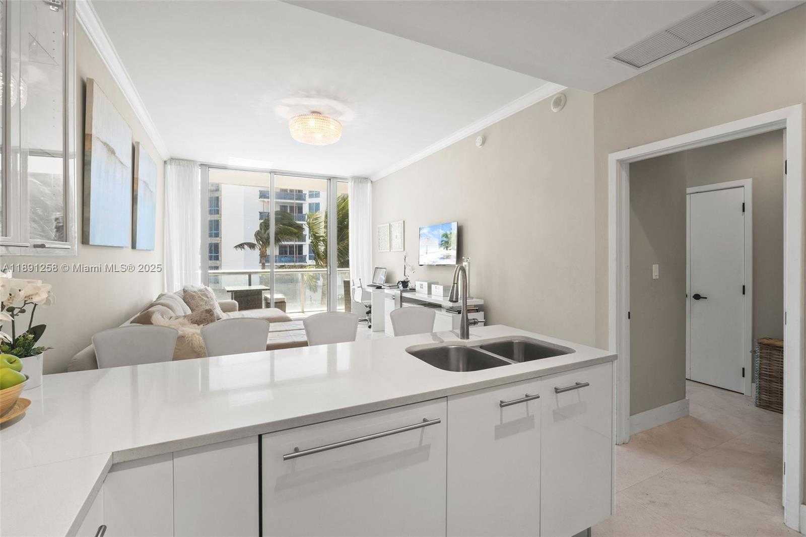 Small Image of 6799 COLLINS AVE #209, Miami Beach Number 3