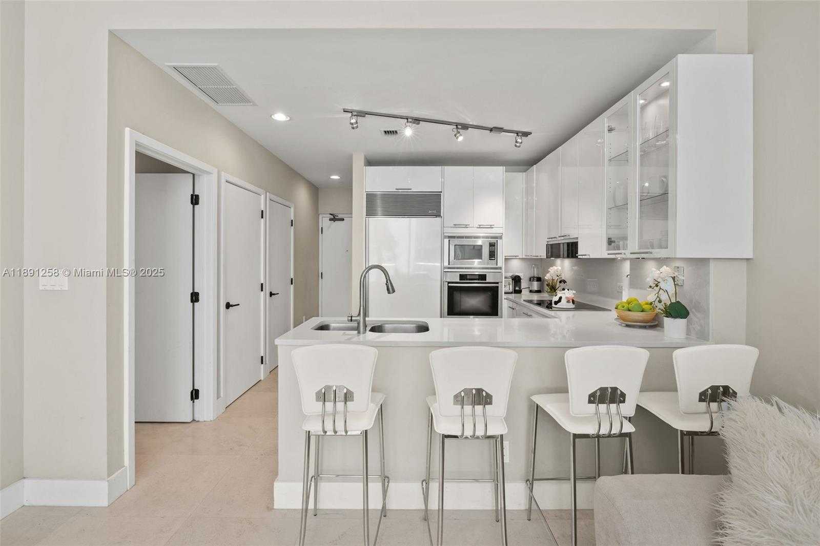 Small Image of 6799 COLLINS AVE #209, Miami Beach Number 6