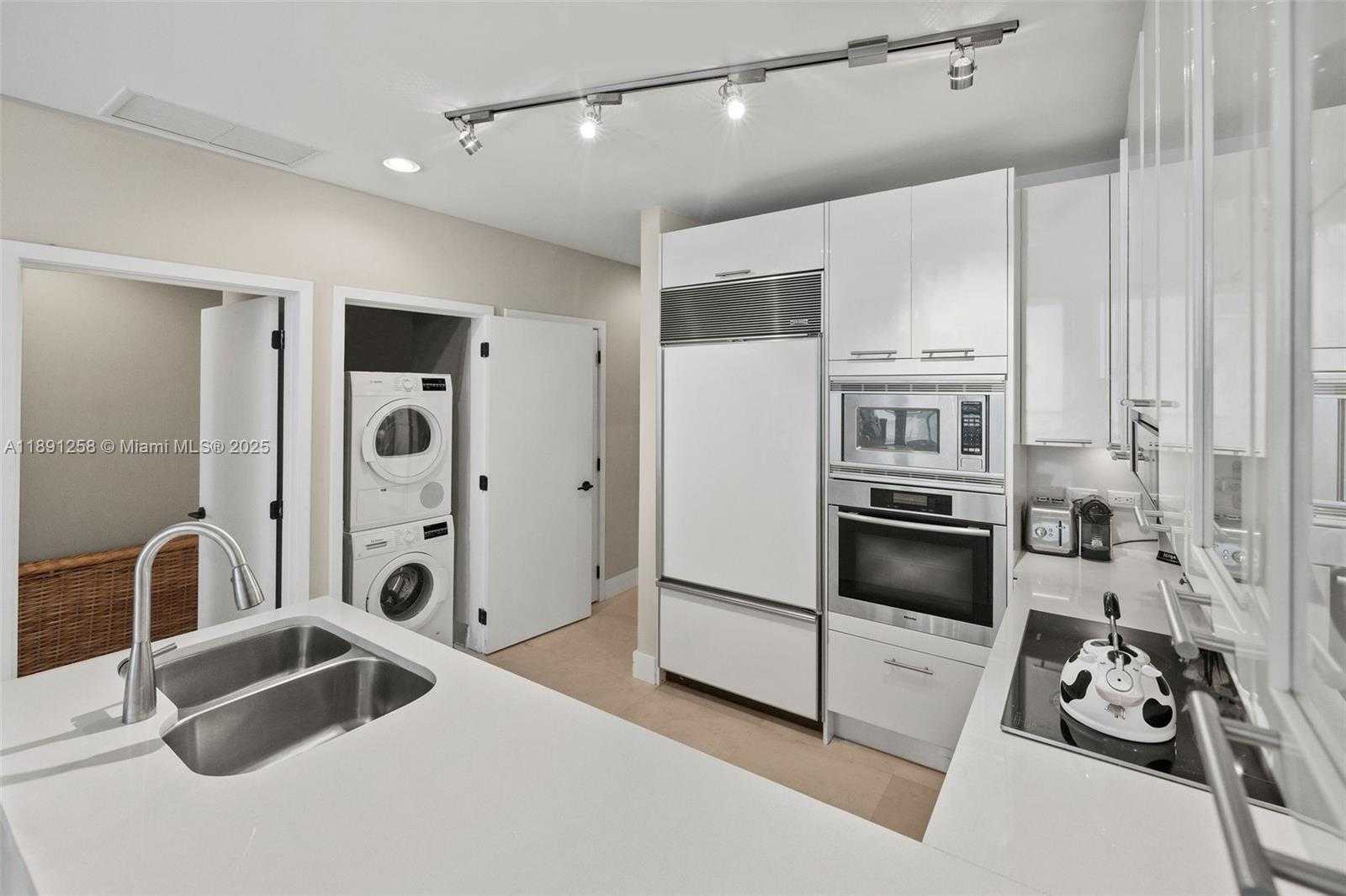 Small Image of 6799 COLLINS AVE #209, Miami Beach Number 8
