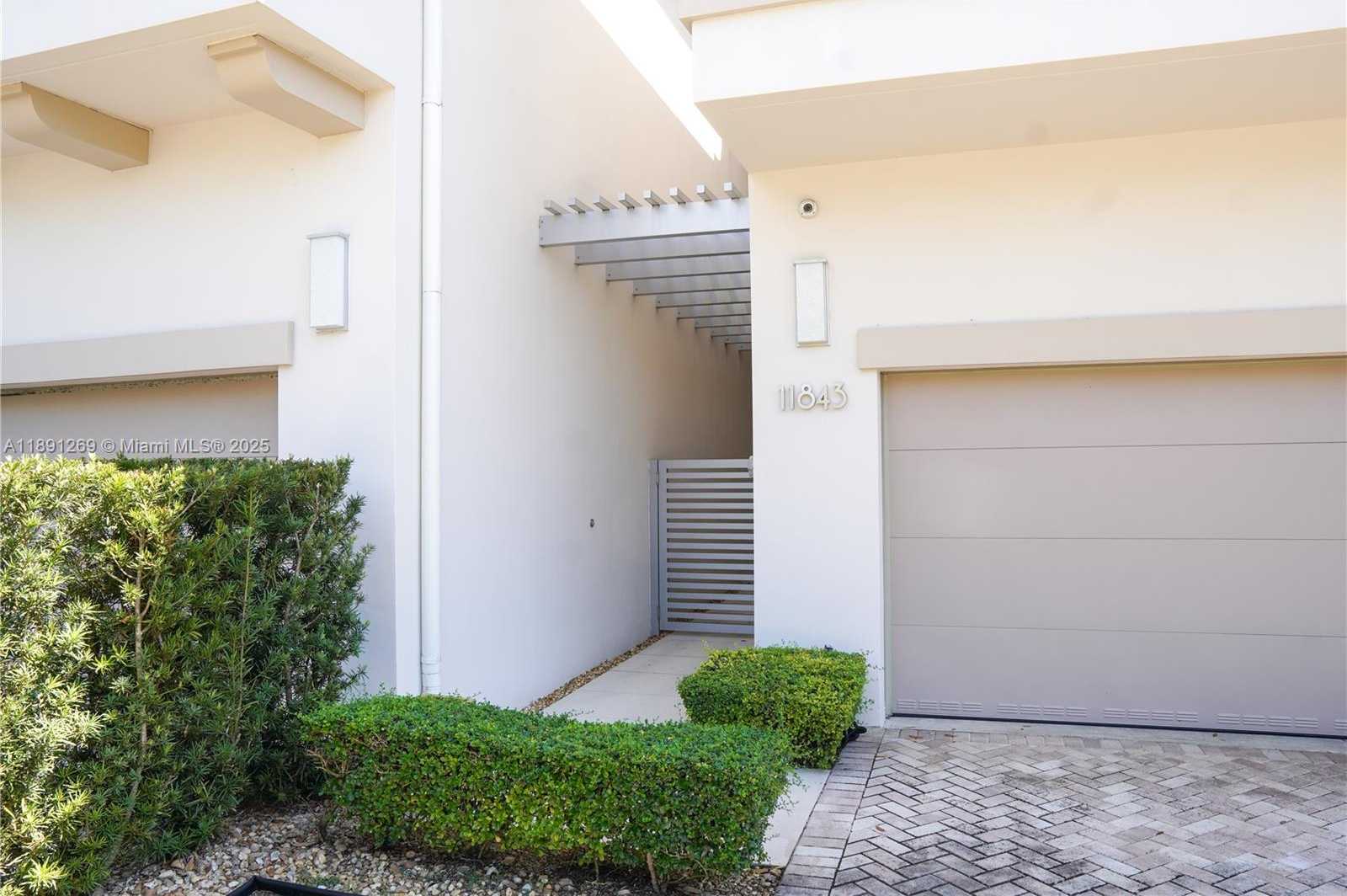Small Image of 11843 SOUTH WEST 81ST RD #11843, Pinecrest Number 2