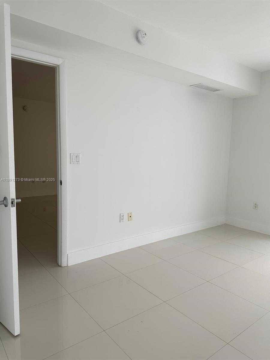Small Image of 50 BISCAYNE BLVD #5311, Miami Number 23