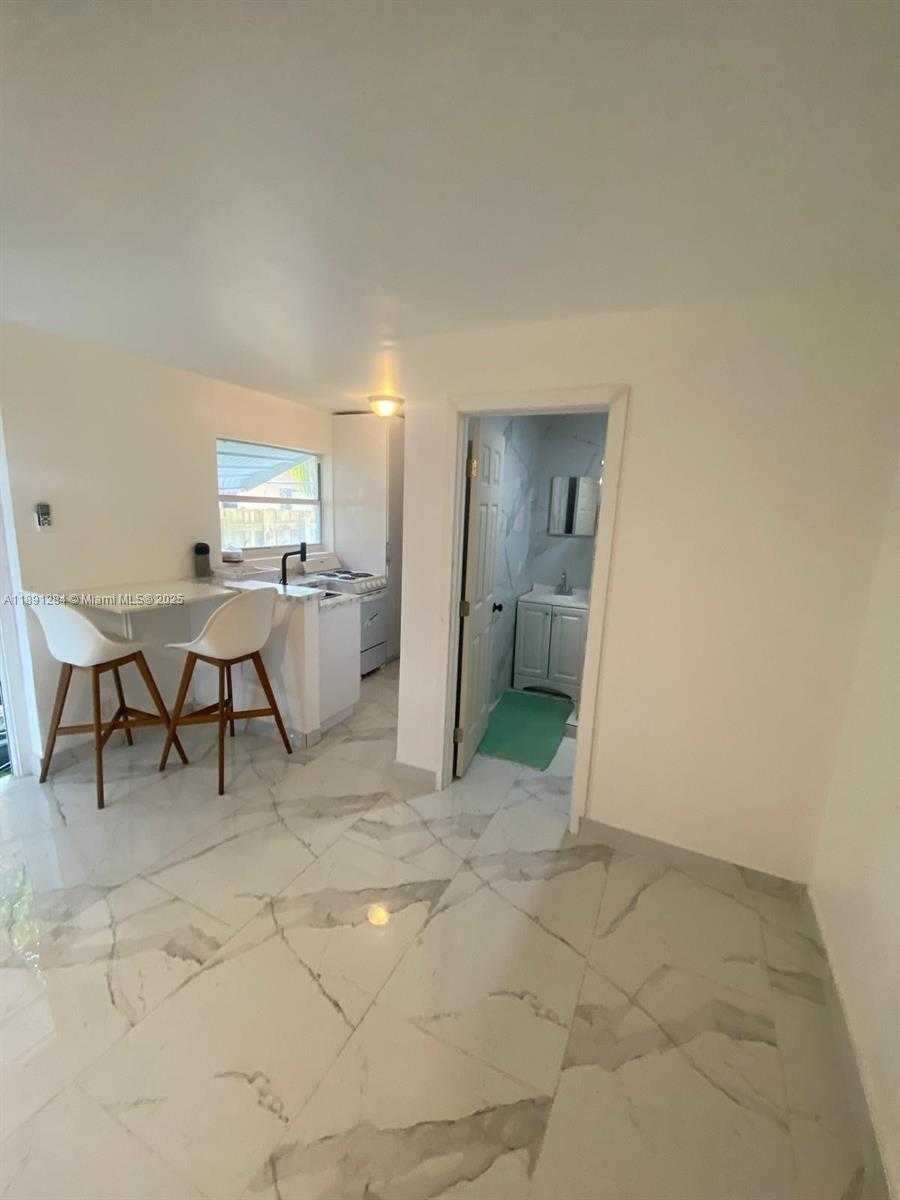 Small Image of 2631 FILLMORE ST #2, Hollywood Number 2