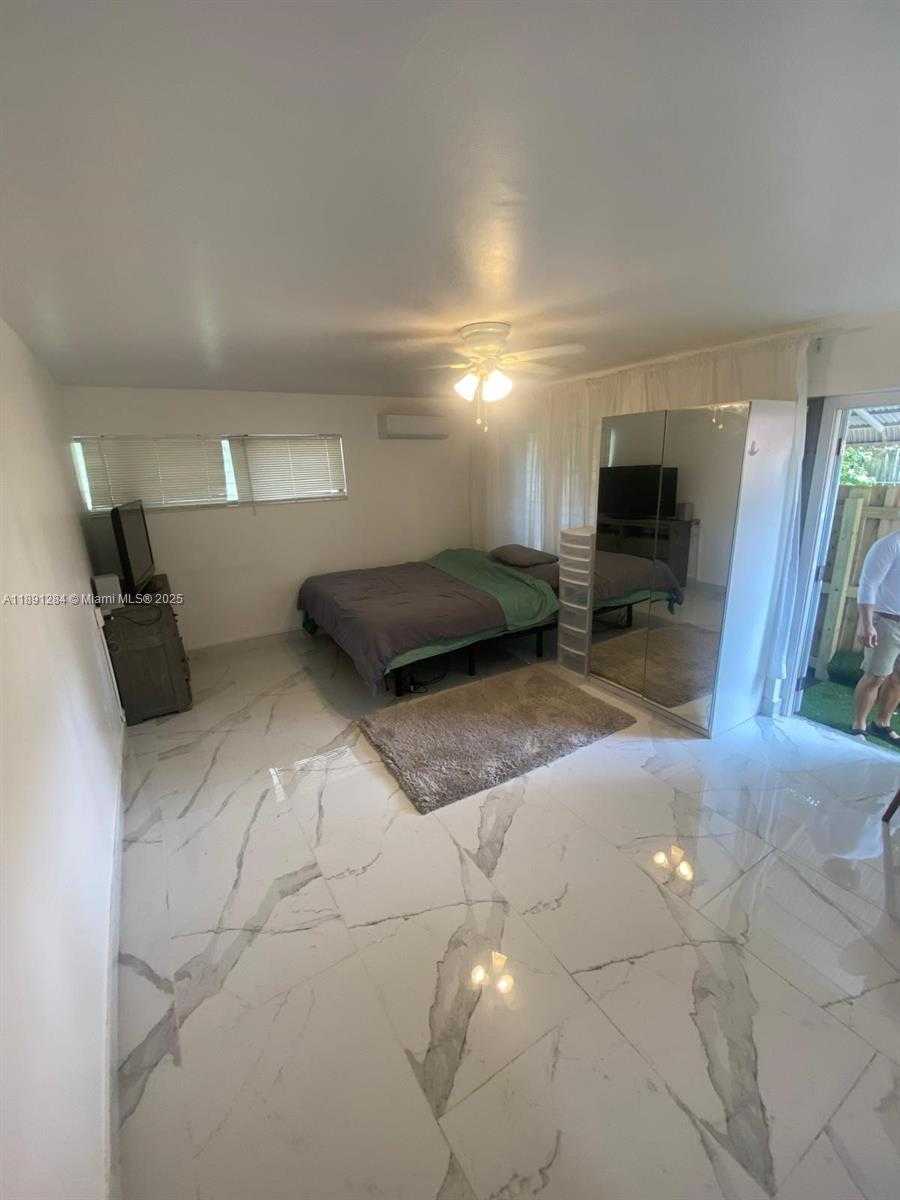 Small Image of 2631 FILLMORE ST #2, Hollywood Number 3