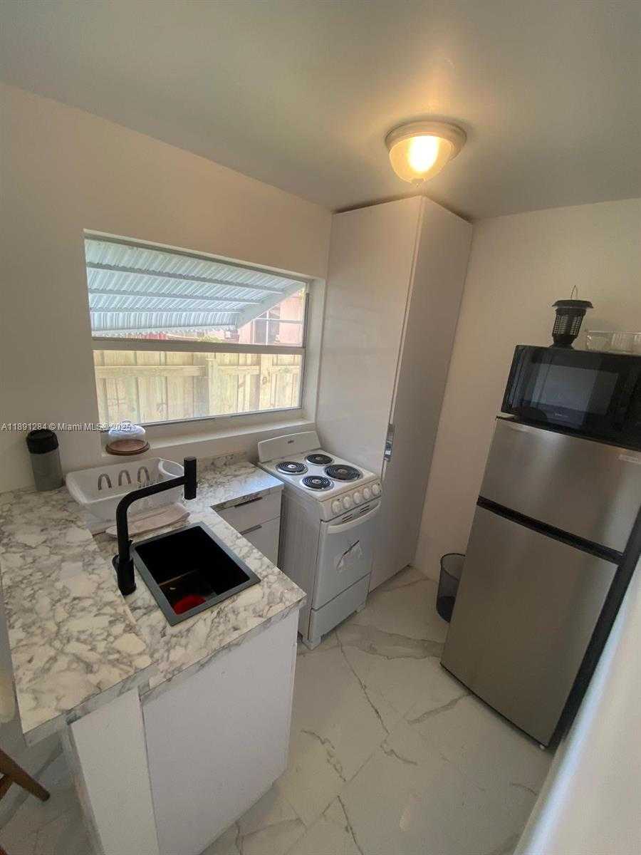 Small Image of 2631 FILLMORE ST #2, Hollywood Number 4