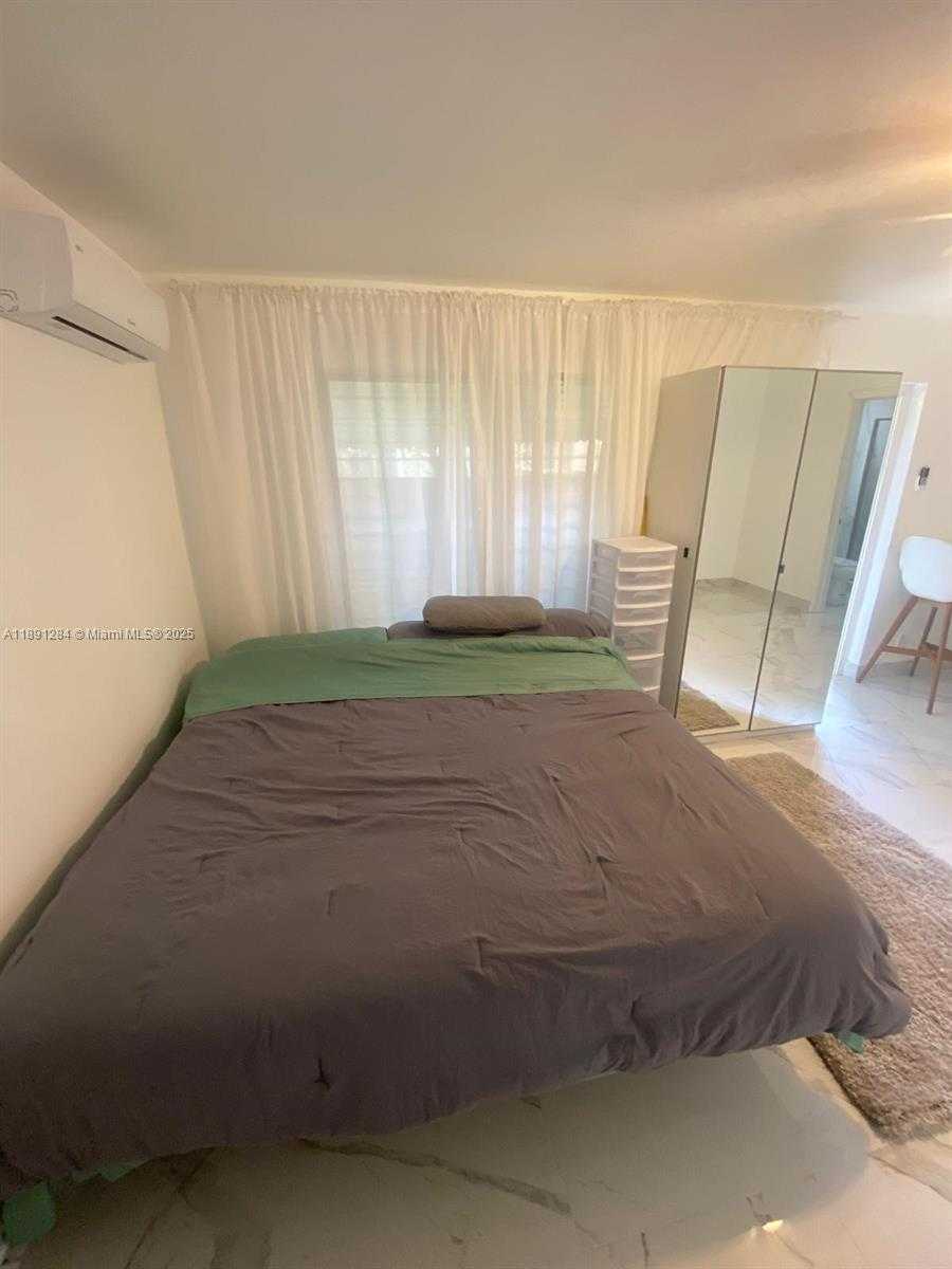 Small Image of 2631 FILLMORE ST #2, Hollywood Number 5