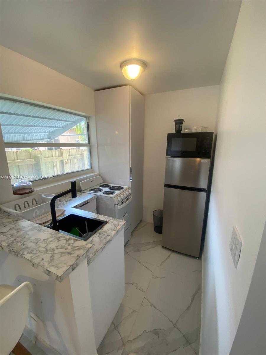 Small Image of 2631 FILLMORE ST #2, Hollywood Number 7